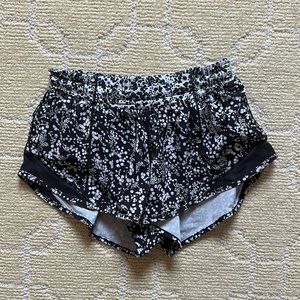 Lululemon Hotty Hot Short II *2.5"